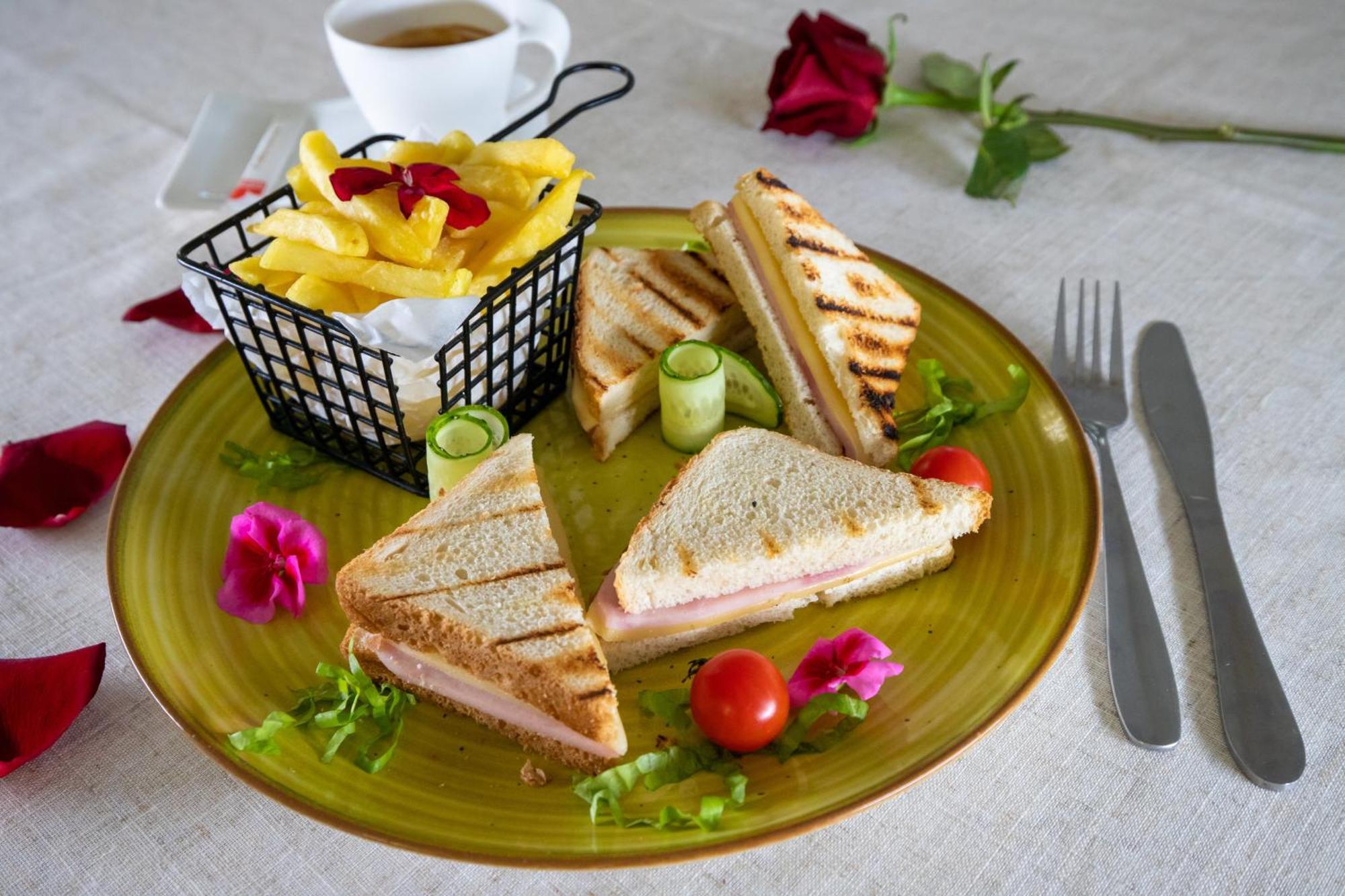 Hotel Rodiv Găeşti 外观 照片