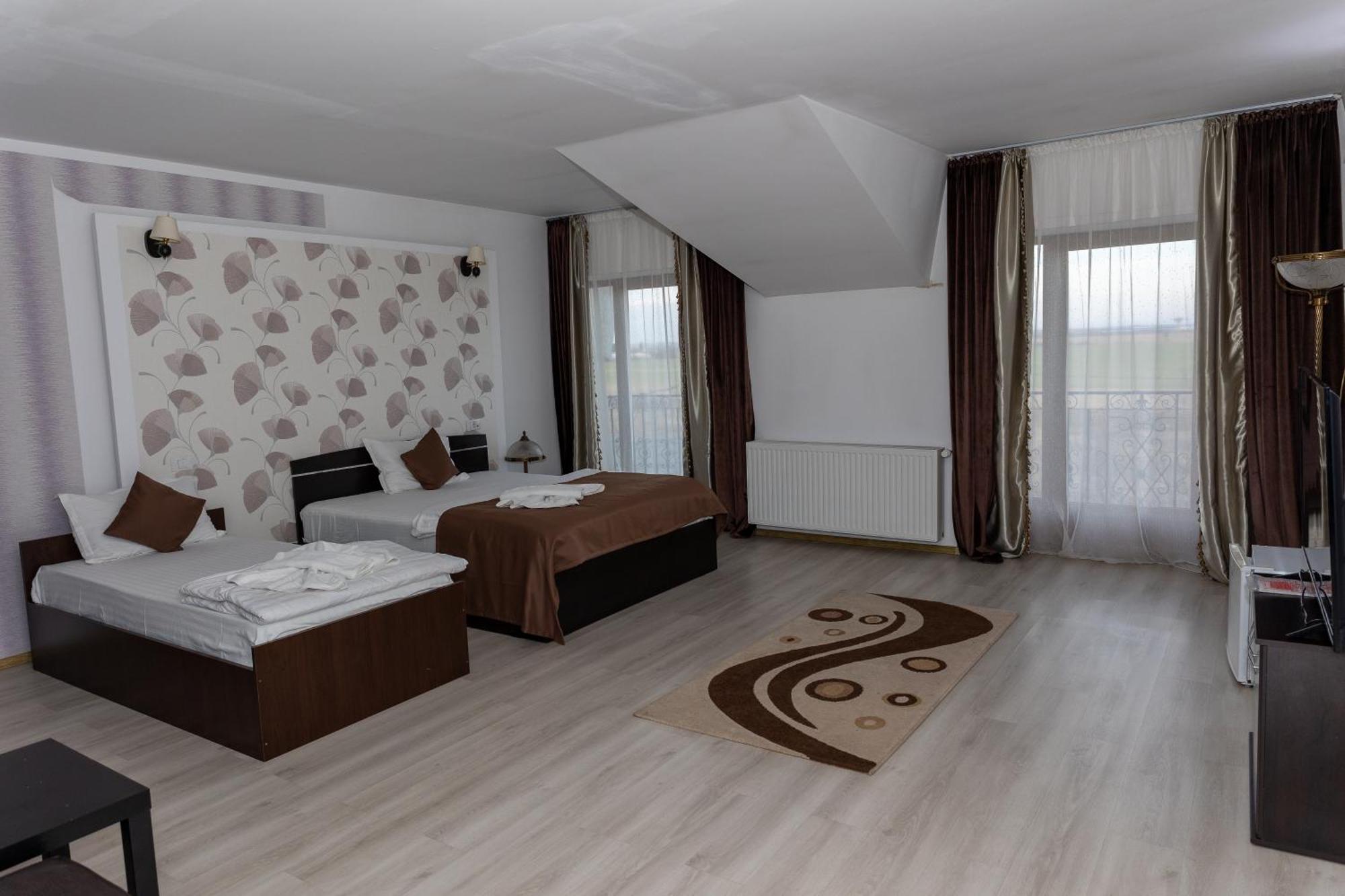 Hotel Rodiv Găeşti 外观 照片