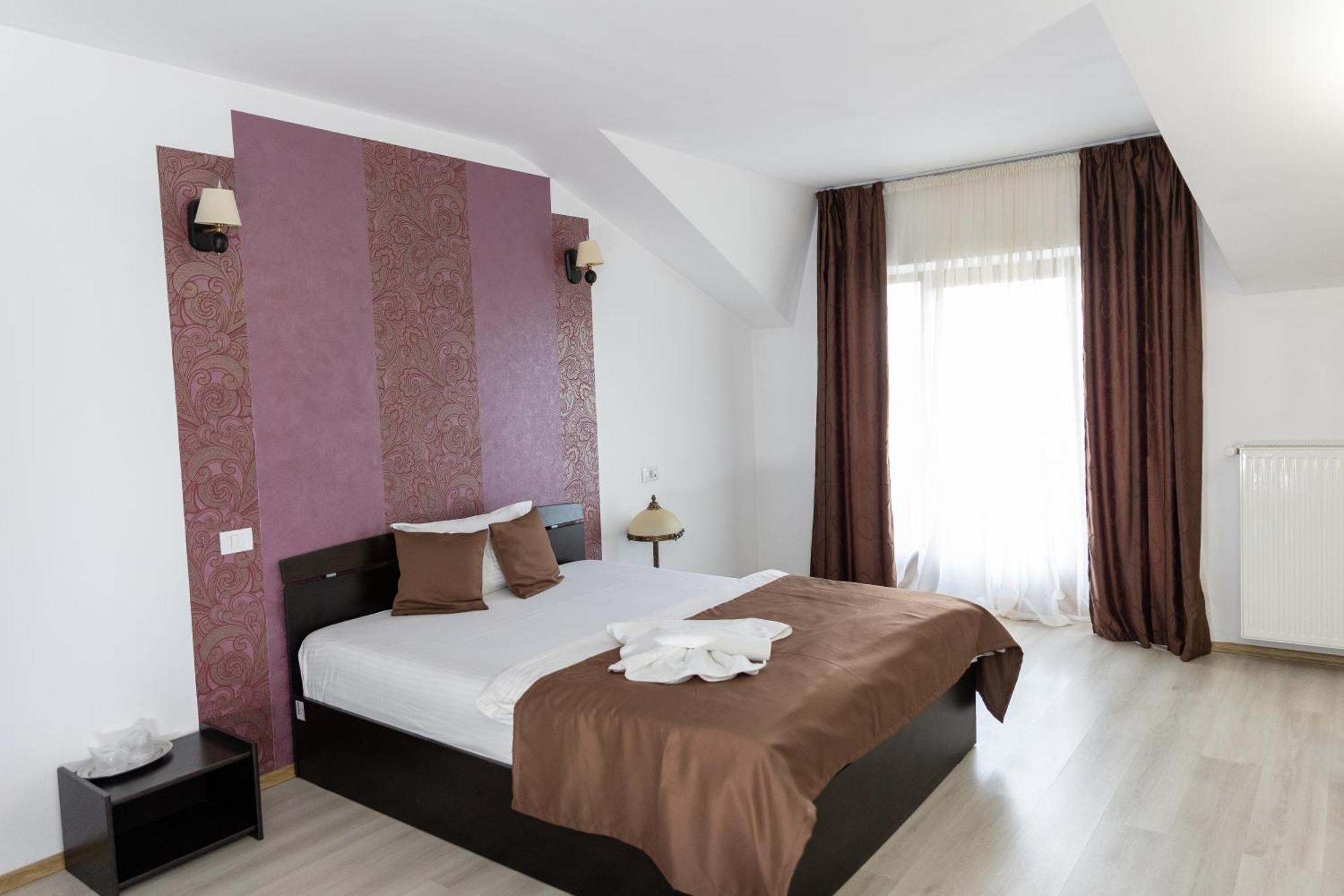 Hotel Rodiv Găeşti 外观 照片