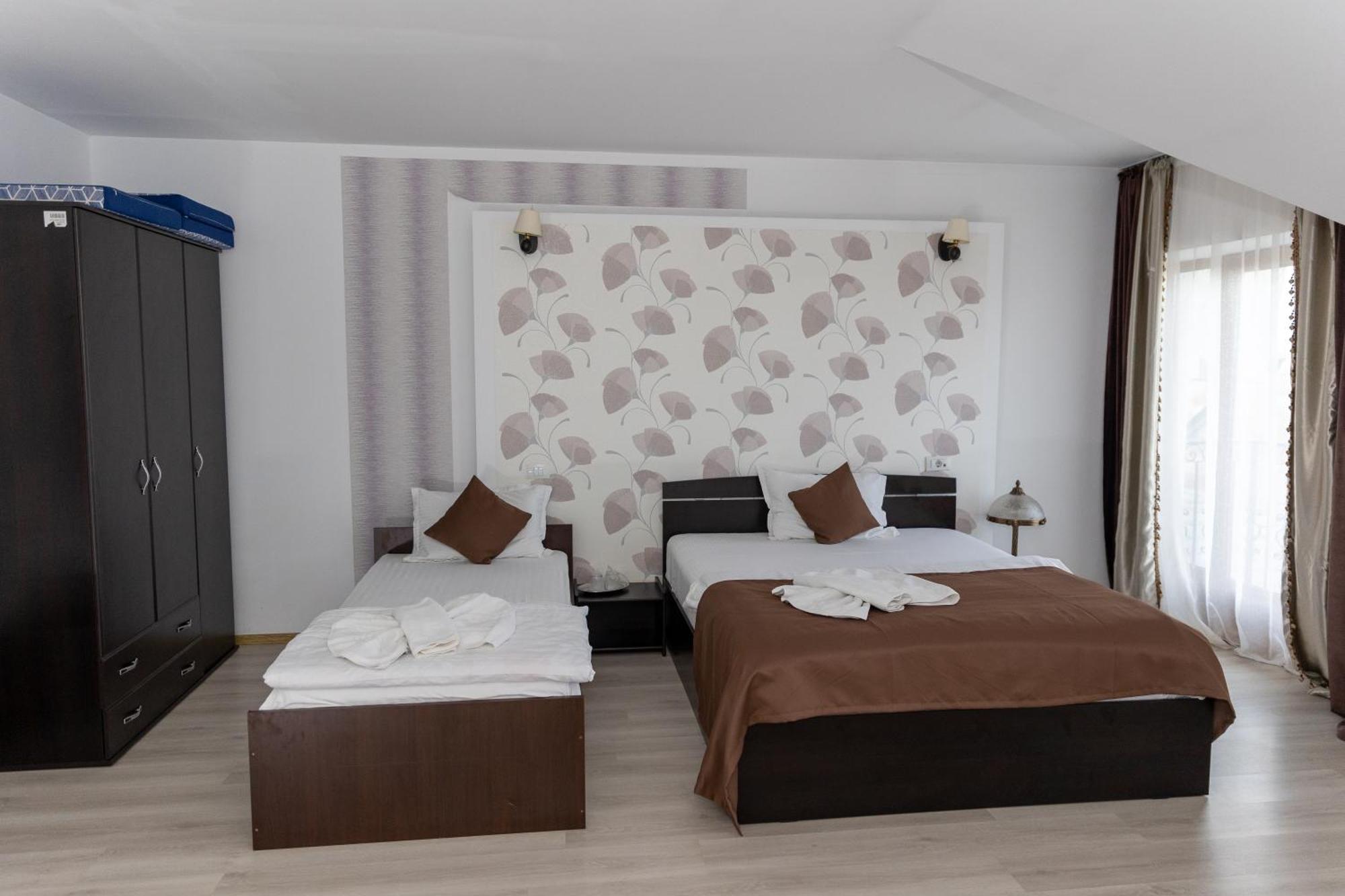 Hotel Rodiv Găeşti 外观 照片