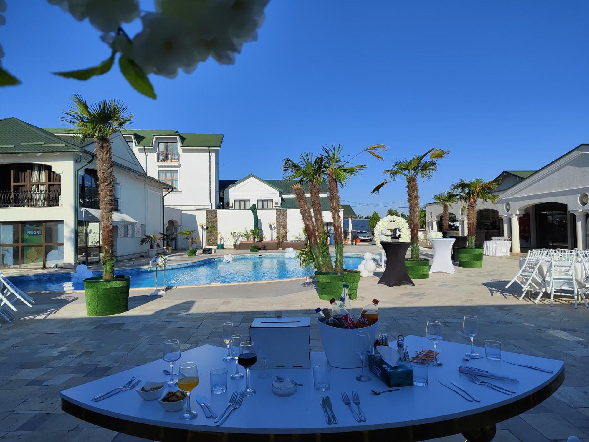 Hotel Rodiv Găeşti 外观 照片