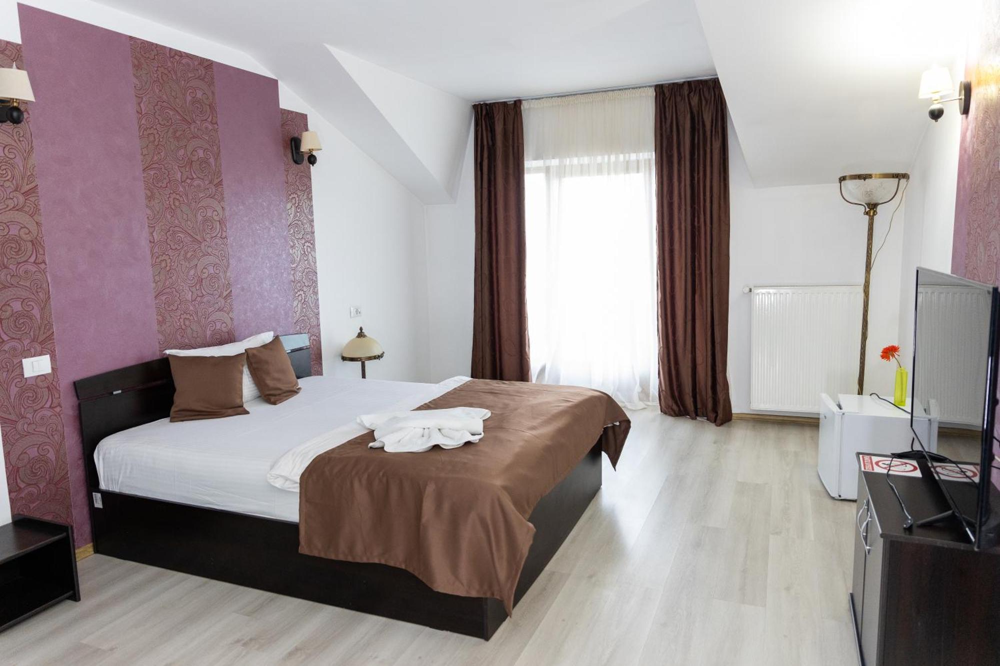 Hotel Rodiv Găeşti 外观 照片