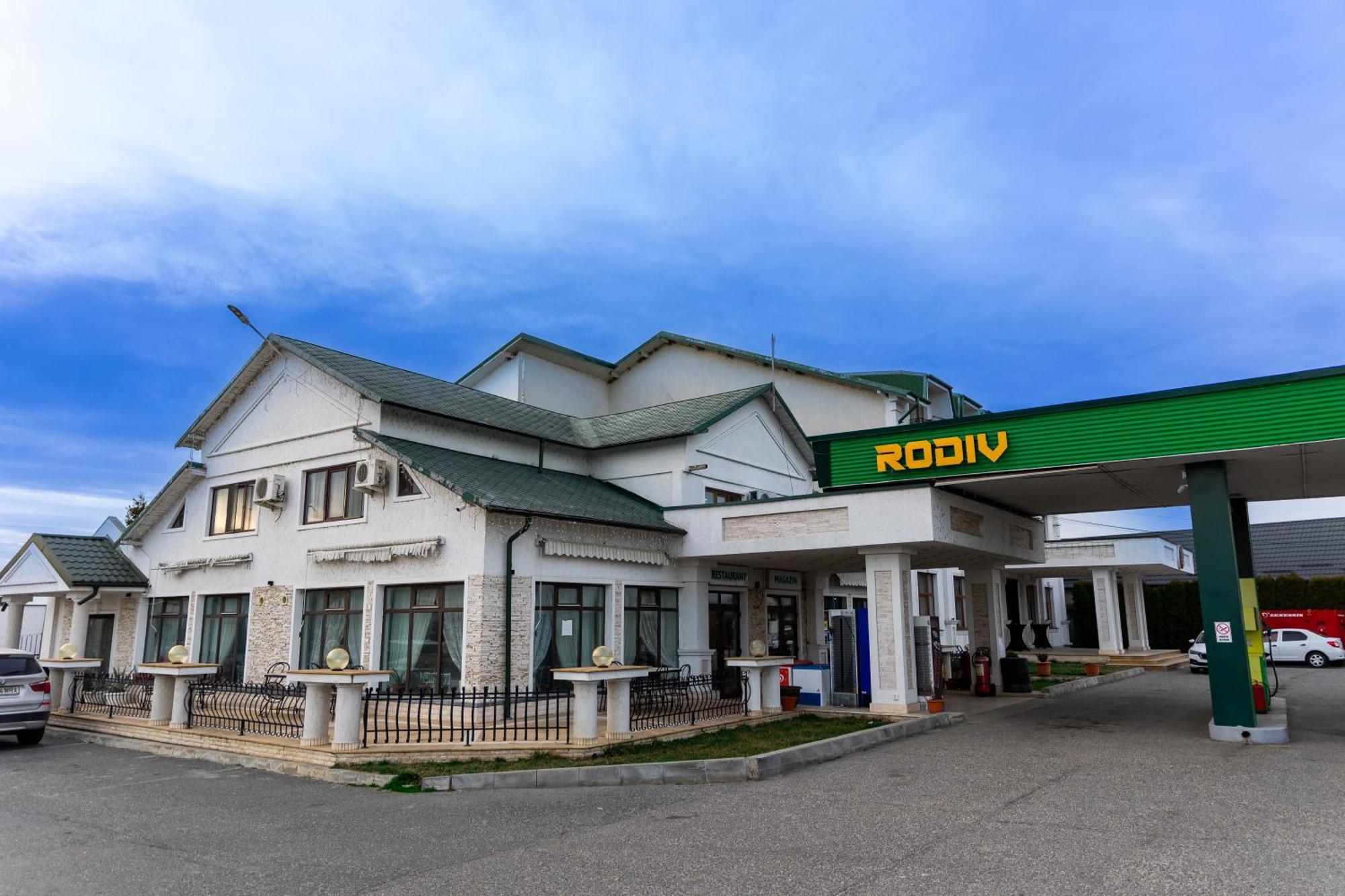 Hotel Rodiv Găeşti 外观 照片