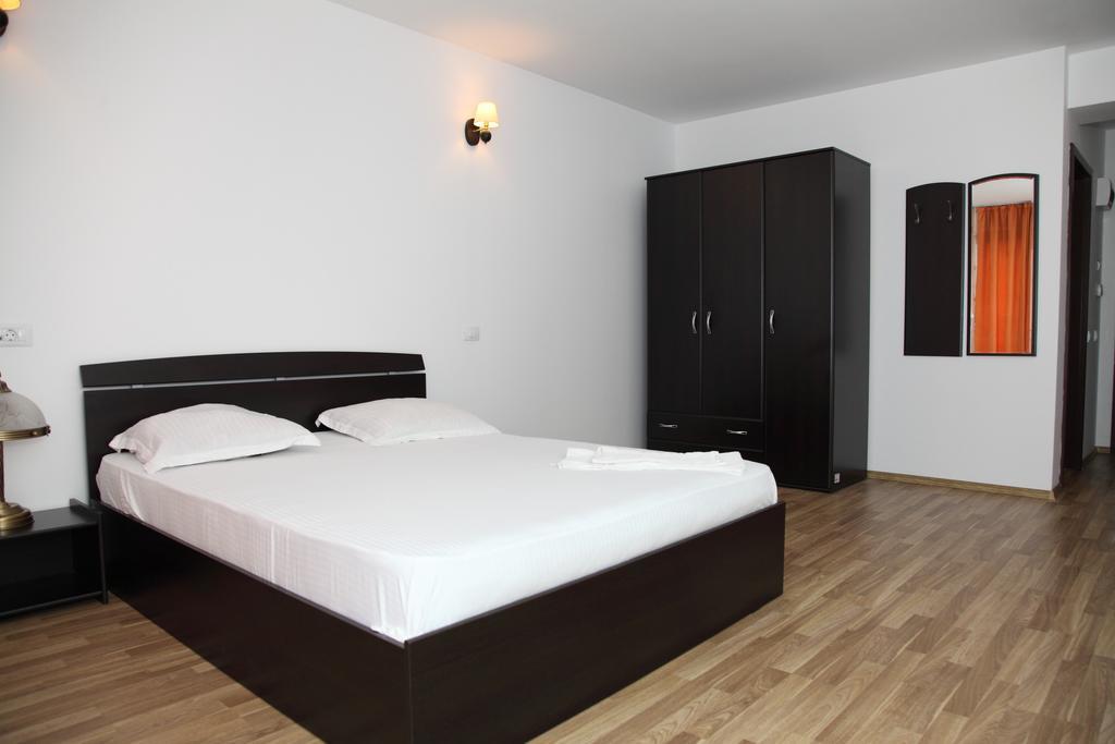 Hotel Rodiv Găeşti 外观 照片