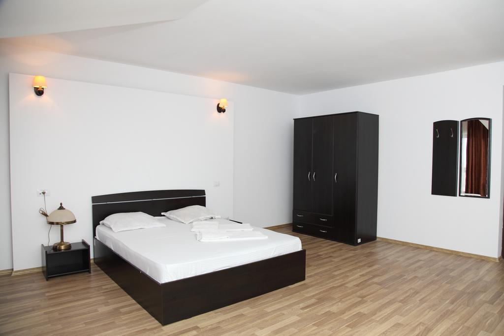 Hotel Rodiv Găeşti 客房 照片