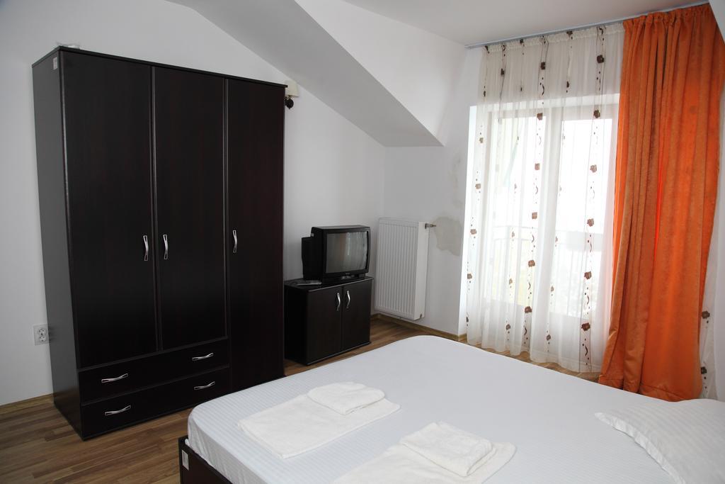 Hotel Rodiv Găeşti 外观 照片