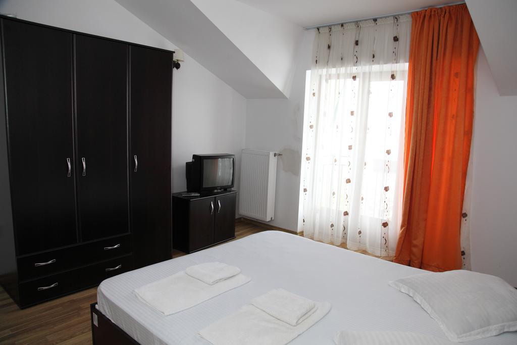 Hotel Rodiv Găeşti 外观 照片